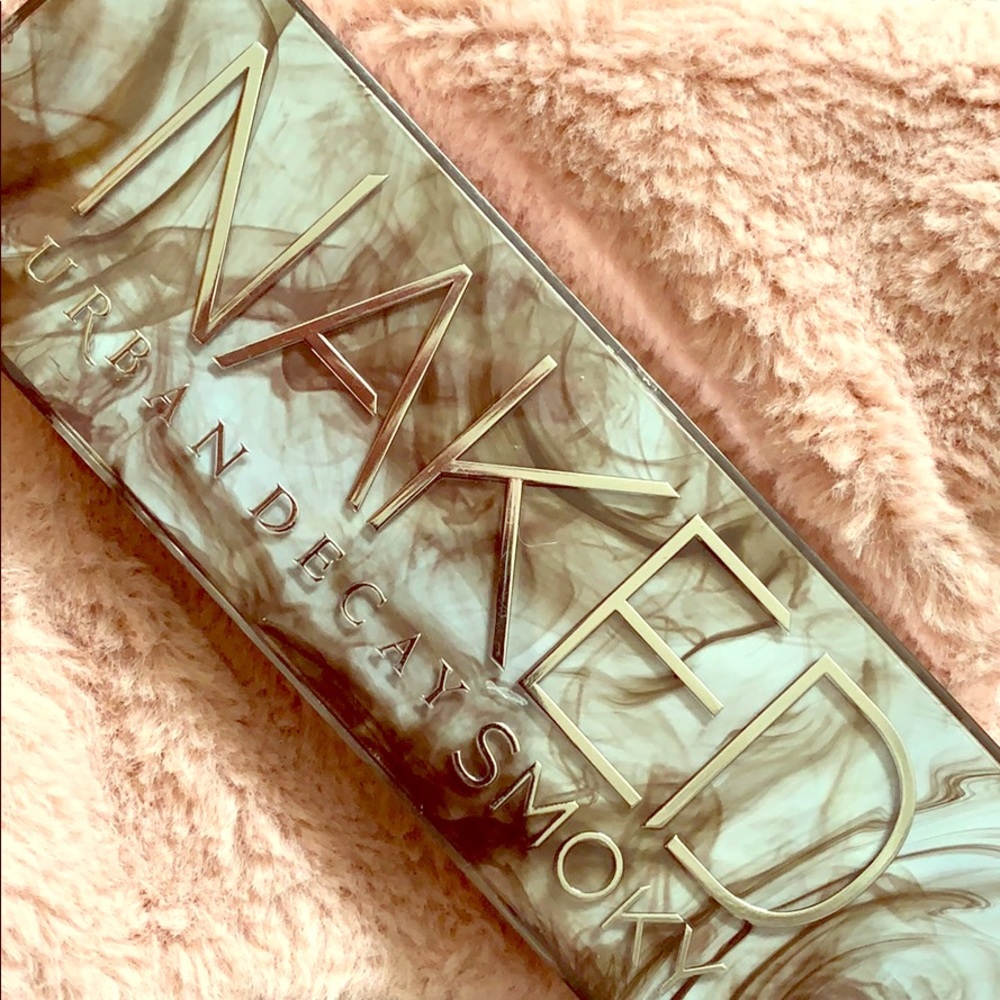 Naked Smokey Pallate